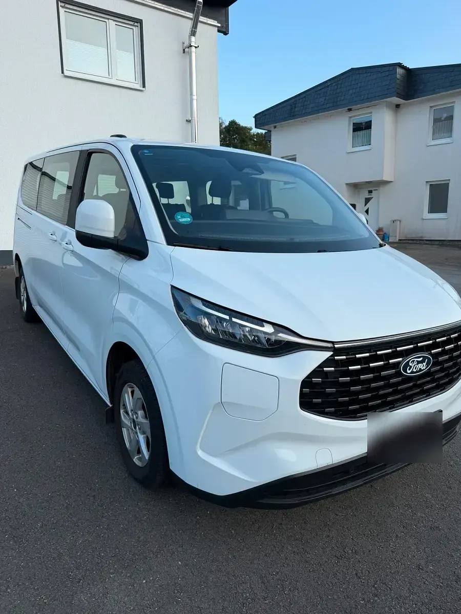 Gebraucht Ford Tourneo Custom Trend 233 PS (171 kW) 2024 Weiß Van