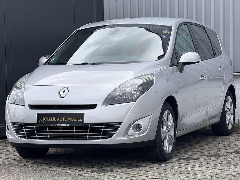 Platingrau Gebraucht 2011 Renault Grand Scénic III Dynamique Van / Kleinbus | 6.980 € (Teuer) - Bild 1/4
