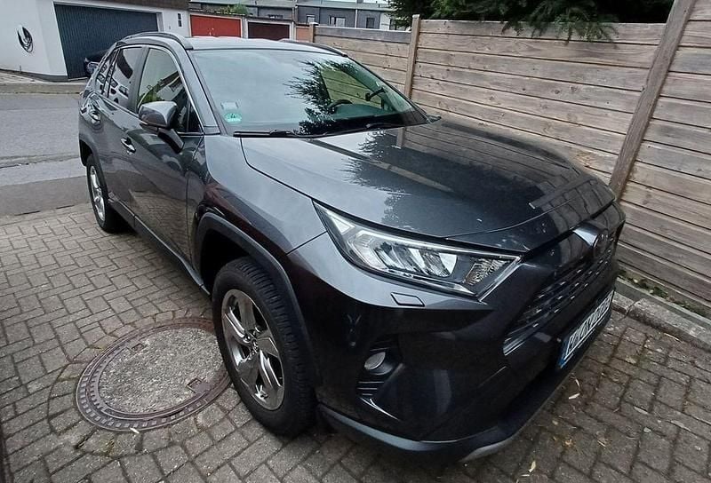 Grau Gebraucht 2019 Toyota RAV4 Club SUV | 22.999 € (Fairer Preis) - Bild 1/4