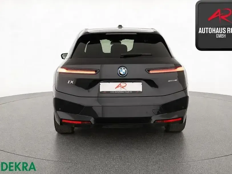 Gebraucht BMW iX Sport Line 239 kW (326 PS) 2022 Schwarz (metallic) SUV