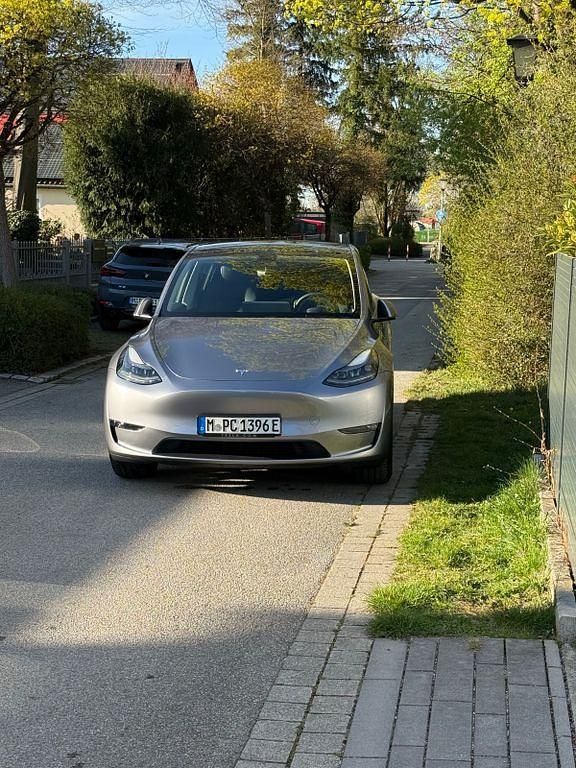 Gebraucht Tesla Model Y Long Range AWD 274 kW (373 PS) 2023 Silber SUV