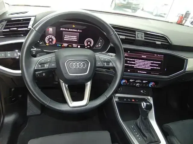 Gebraucht Audi Q3 S-Line 150 PS (110 kW) 2024 Progressivrot metallic SUV