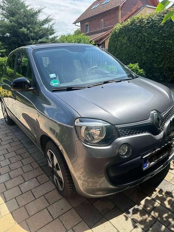 Grau Gebraucht 2017 Renault Twingo LIMITED Kleinwagen | 7.400 € (Fairer Preis) - Bild 1/4