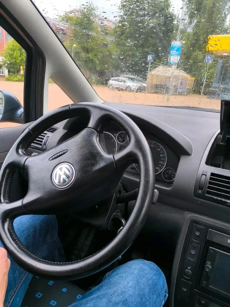 Second-hand VW Sharan 115 CP (84 kW) 2005 Verde Monovolum