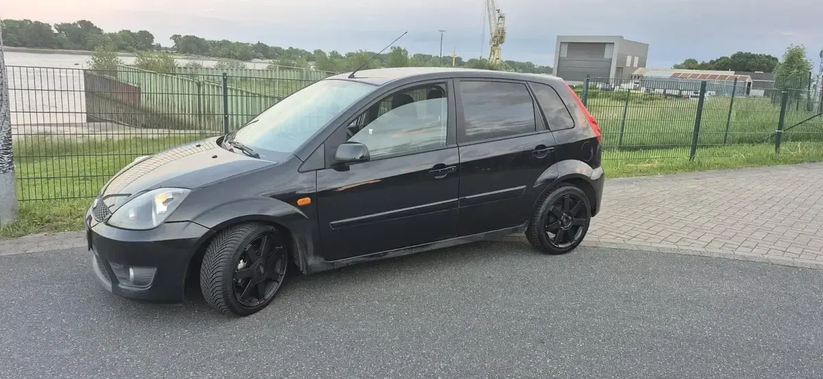 Gebraucht Ford Fiesta 70 PS (51 kW) 2008 Schwarz Kleinwagen