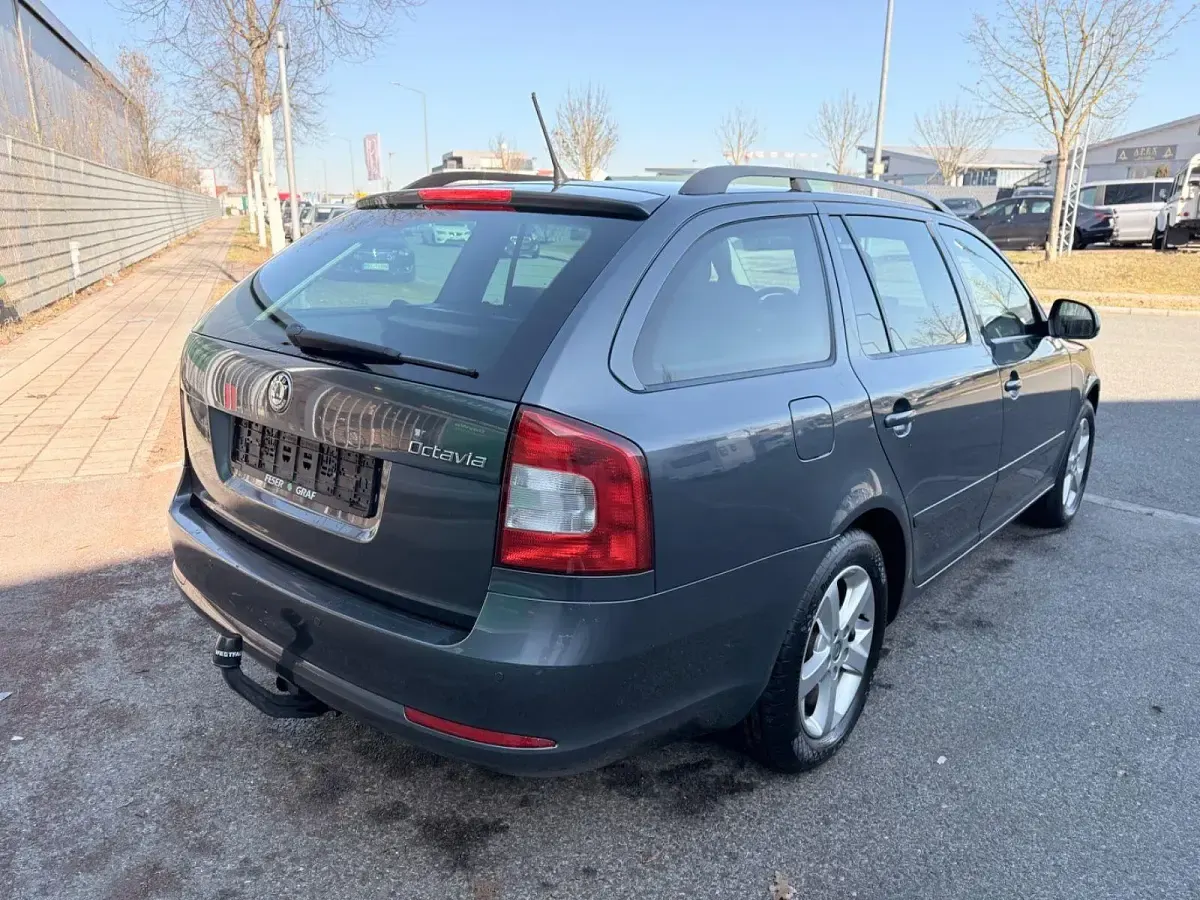 Gebraucht Skoda Octavia Family 105 PS (77 kW) 2011 Other Kombi