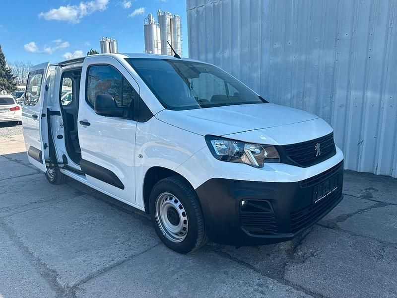 Gebraucht Peugeot Partner 102 PS (75 kW) 2021 Weiß Van / Kleinbus