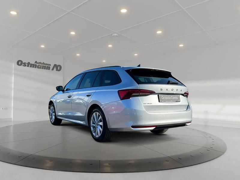 Neu Skoda Octavia Selection 150 PS (110 kW) 2025 Brilliantsilber metallic Kombi