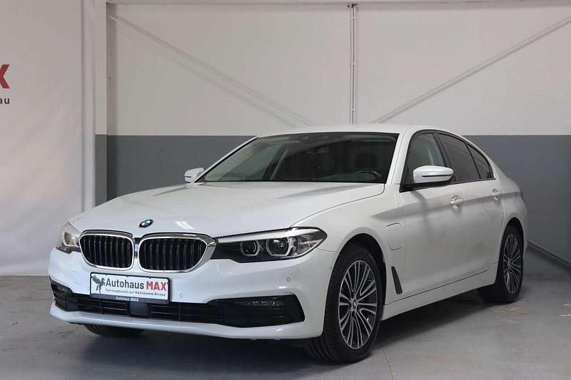 Mineralweiss metallic Gebraucht 2019 BMW 530e Sport Line Limousine | 25.990 € (Superpreis) - Bild 1/4