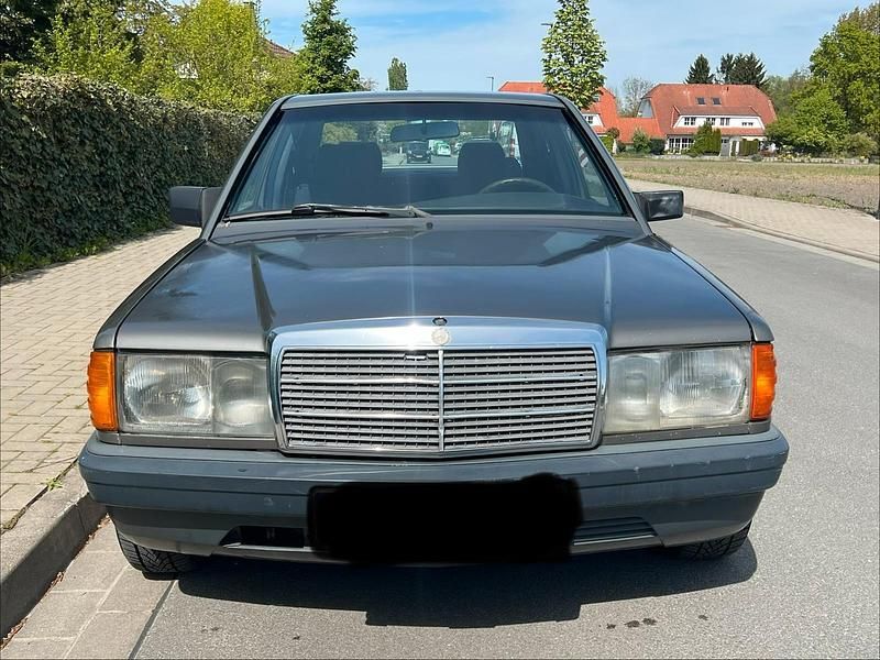 Second-hand Mercedes 190 1982 Gri Berlinǎ
