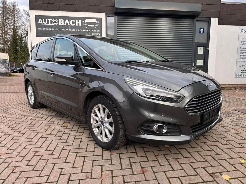 Grau Gebraucht 2016 Ford S-MAX Titanium Van / Kleinbus | 16.500 € (Fairer Preis) - Bild 1/4