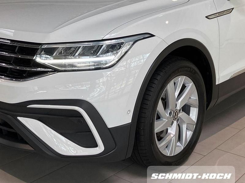 Gebraucht VW Tiguan Allspace Life 150 PS (110 kW) 2022 Weiß SUV