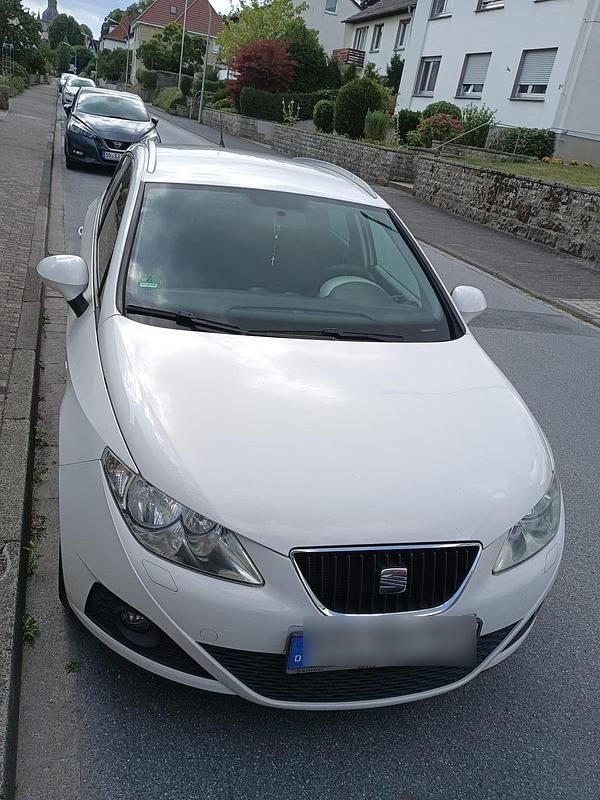 Weiß Gebraucht 2010 Seat Ibiza ST Kombi | 4.500 € (Fairer Preis) - Bild 1/4