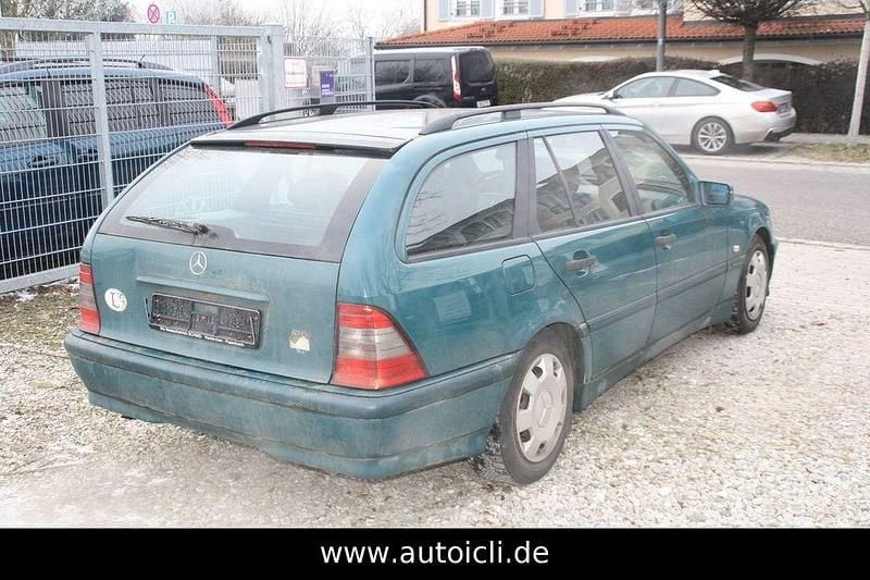 Gebraucht Mercedes C180 122 PS (89 kW) 2000 Grün Limousine