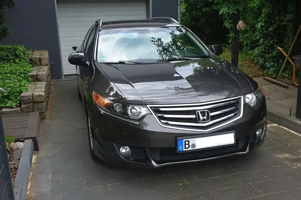Gebraucht Honda Accord Elegance 150 PS (110 kW) 2010 Grau Kombi