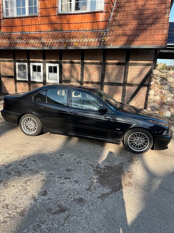 Gebraucht BMW 540 Performance 285 PS (209 kW) 2000 Schwarz Limousine