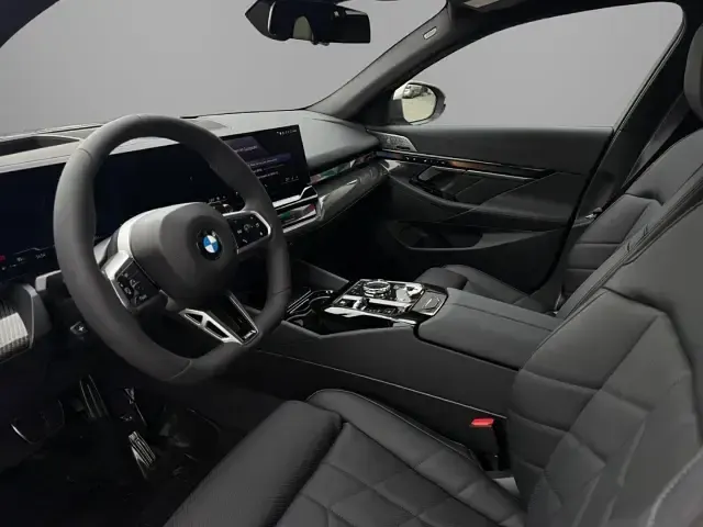 Neu BMW 540 M Sport 303 PS (222 kW) 2026 Grau Kombi