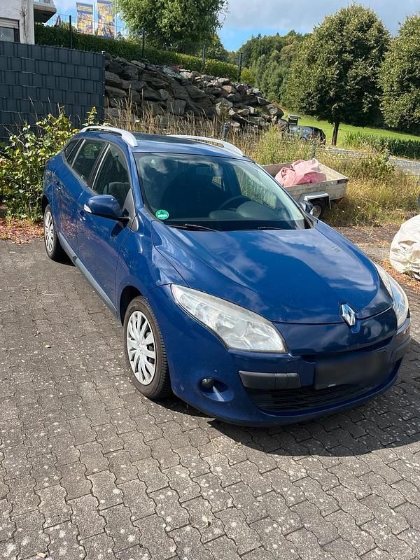 Blau Gebraucht 2010 Renault Mégane GrandTour Kombi | 1.850 € (Superpreis) - Bild 1/4