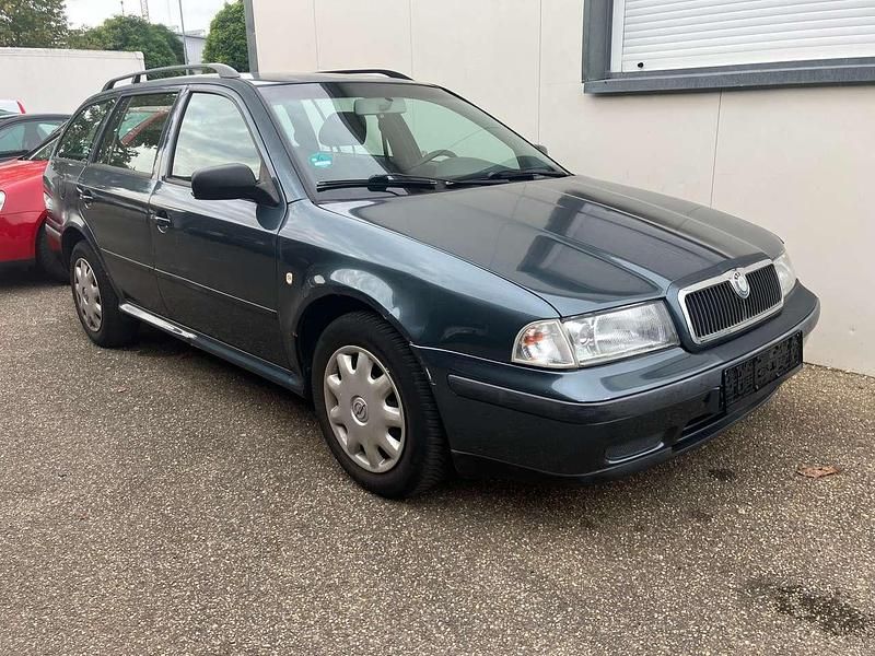 Grau Gebraucht 2005 Skoda Octavia Tour Kombi | 1.999 € (Fairer Preis) - Bild 1/4