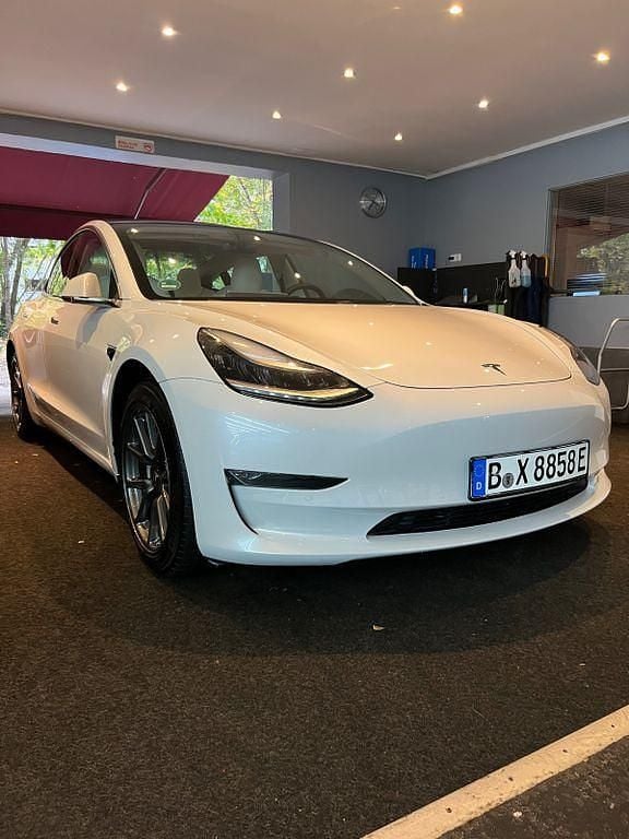 Weiß Gebraucht 2020 Tesla Model 3 Limousine | 22.900 € (Fairer Preis) - Bild 1/4