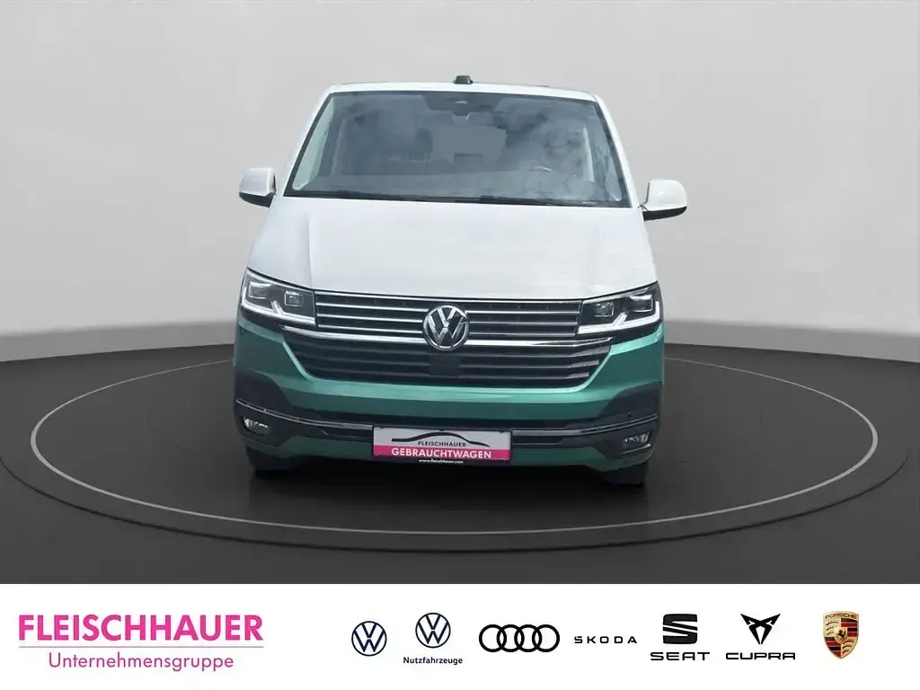 Gebraucht VW Multivan Generation Six 150 PS (110 kW) 2022 Gruen Van / Kleinbus