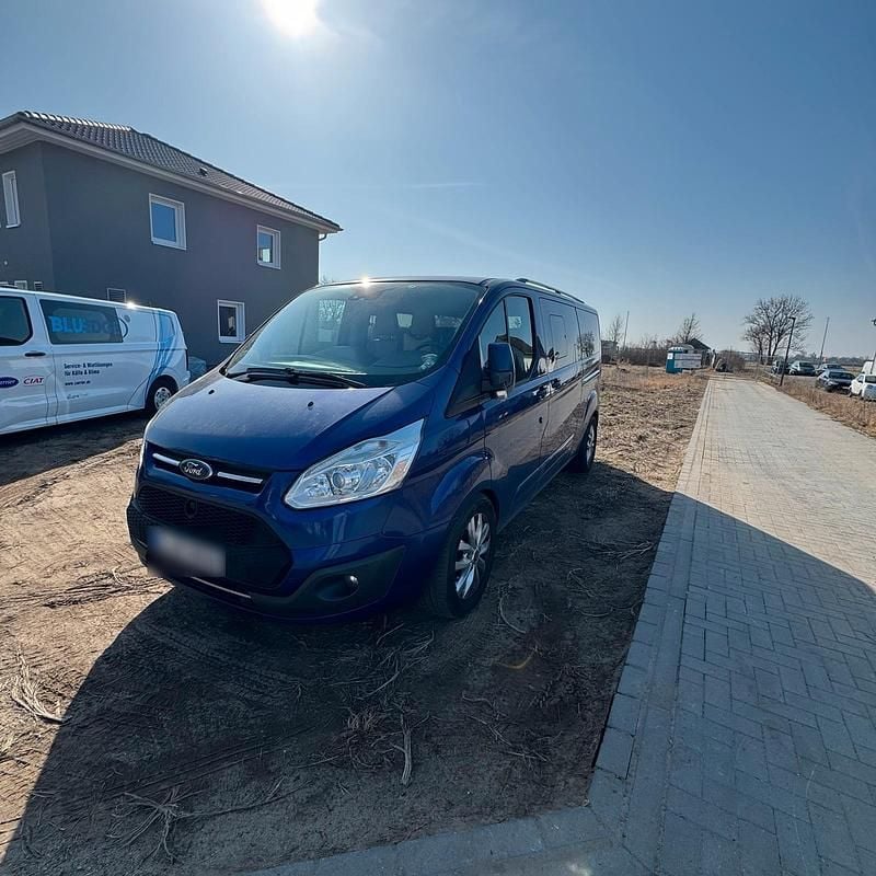 Gebraucht Ford Tourneo Titanium 170 PS (125 kW) 2017 Blau Van / Kleinbus
