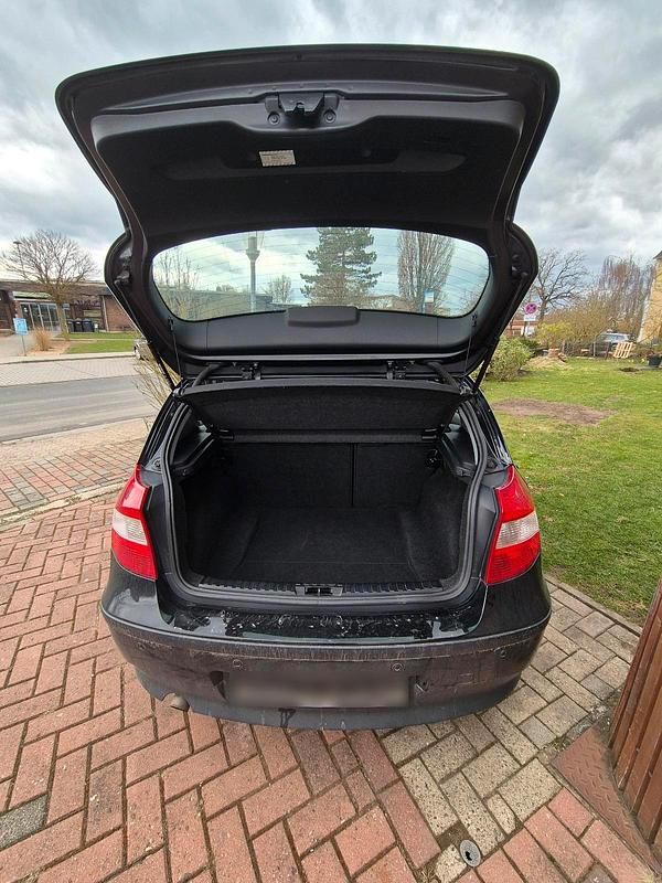 Gebraucht BMW 116 116 PS (85 kW) 2006 Schwarz Kleinwagen