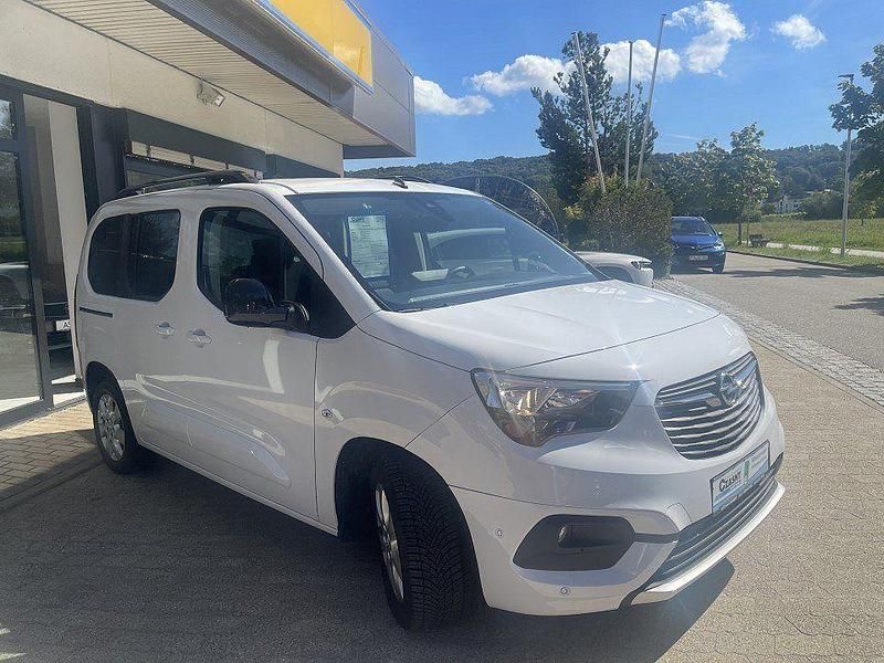 Gebraucht Opel Combo Life Ultimate 131 PS (96 kW) 2023 Weiß Van / Kleinbus