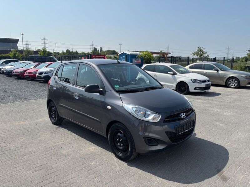 Grau Gebraucht 2013 Hyundai i10 Edition Kleinwagen | 3.499 € (Fairer Preis) - Bild 1/4