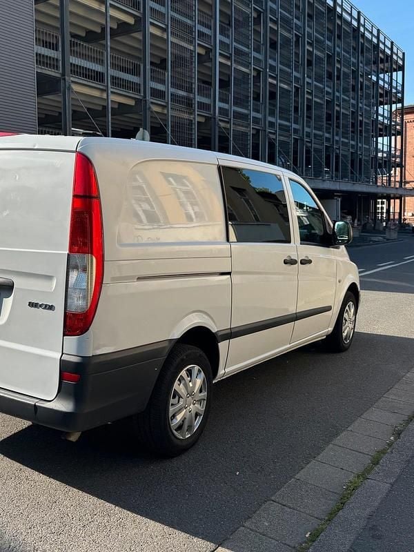 Weiß Gebraucht 2008 Mercedes R500 Van / Kleinbus | 6.500 € - Bild 1/4