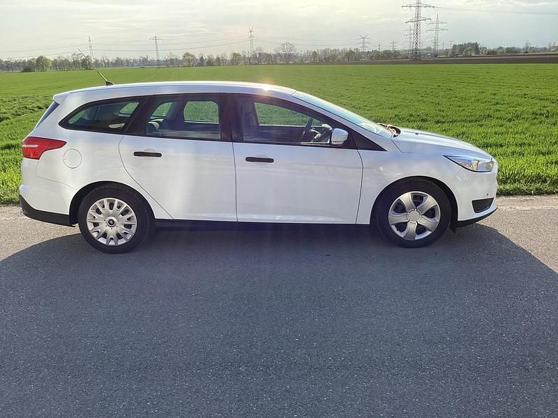 Second-hand Ford Focus Ambiente 100 CP (73 kW) 2016 Alb Break