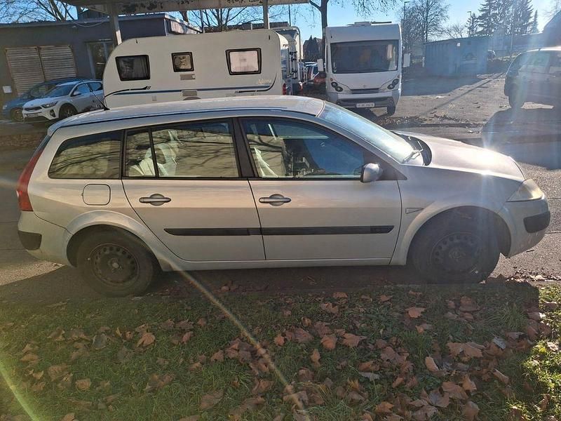 Gebraucht Renault Mégane II Authentique 113 PS (83 kW) 2004 Silber Limousine