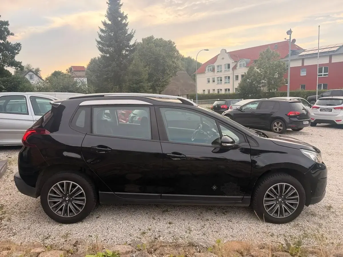 Gebraucht Peugeot 2008 Active 82 PS (60 kW) 2018 Schwarz SUV