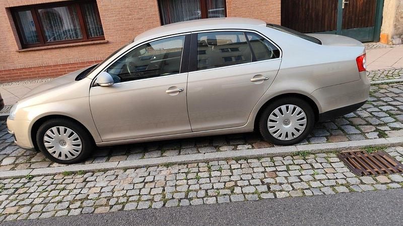Gebraucht VW Jetta Comfortline 140 PS (102 kW) 2008 Gold Limousine