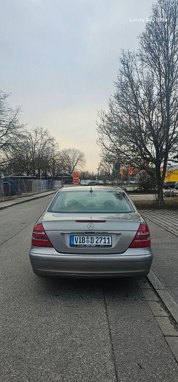 Gebraucht Mercedes E200 Classic 122 PS (89 kW) 2003 Grau Limousine