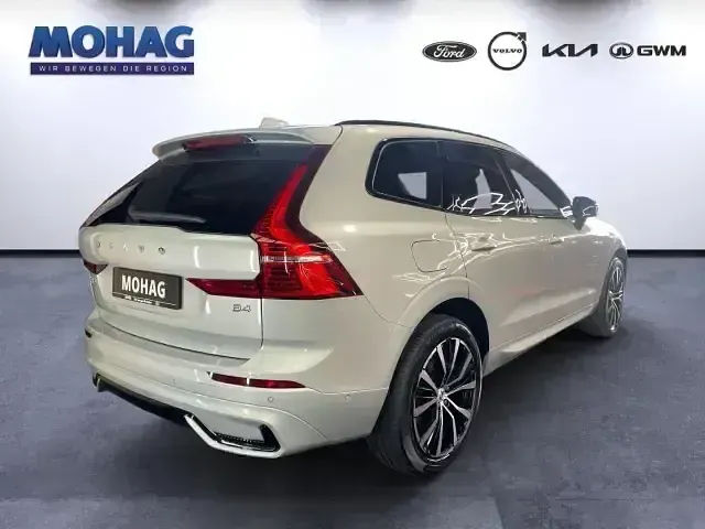 Gebraucht Volvo XC60 Plus 197 PS (144 kW) 2024 Silber SUV