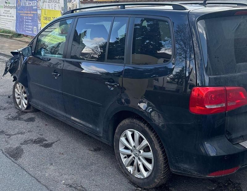 Gebraucht VW Touran Comfortline 105 PS (77 kW) 2012 Schwarz Van / Kleinbus