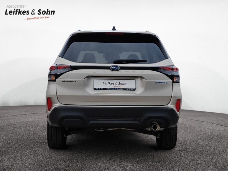 Neu Subaru Forester Platinum 136 PS (100 kW) 2025 Beige SUV