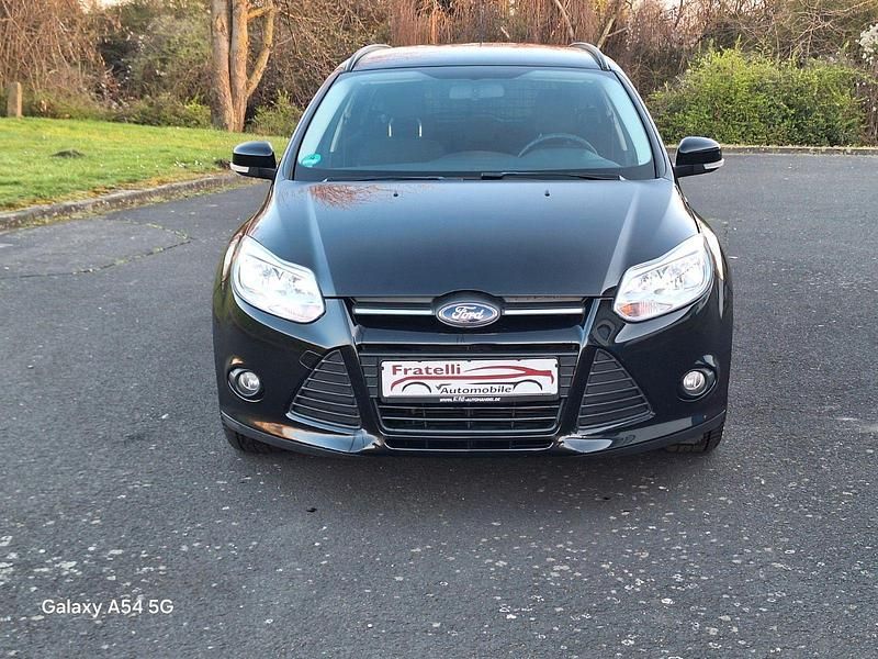 Gebraucht Ford Focus Trend 125 PS (91 kW) 2013 Schwarz Kombi