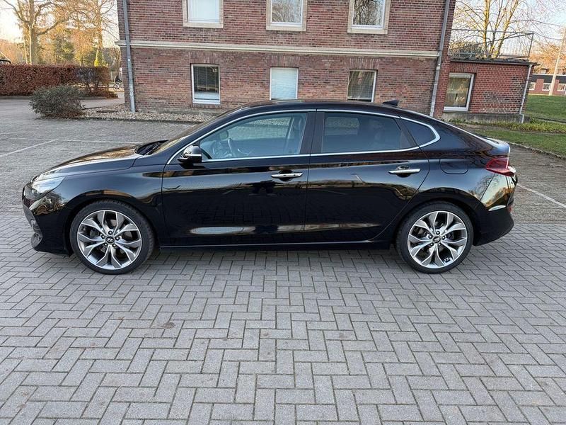 Schwarz Gebraucht 2018 Hyundai i30 Premium Limousine | 13.150 € (Fairer Preis) - Bild 1/4