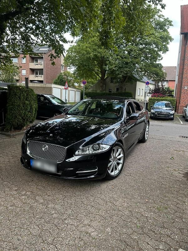 Schwarz Gebraucht 2011 Jaguar XJ Premium Luxury Limousine | 11.000 € (Fairer Preis) - Bild 1/4