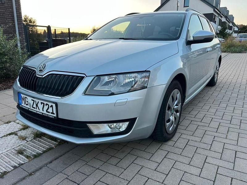 Grau Gebraucht 2015 Skoda Octavia Ambition Limousine | 7.950 € (Fairer Preis) - Bild 1/4
