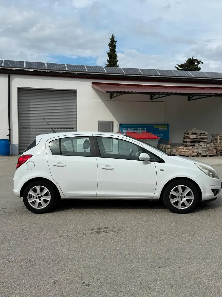Gebraucht Opel Corsa 81 PS (59 kW) 2009 Weiß Kleinwagen