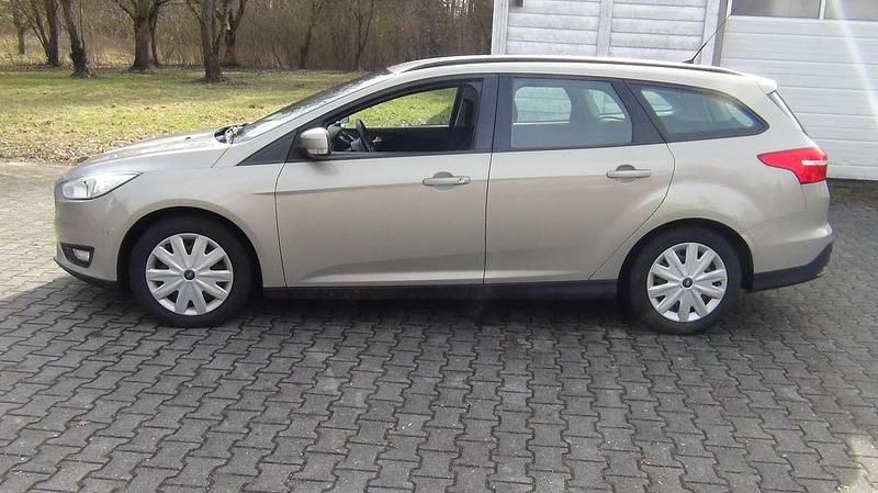 Gebraucht Ford Focus Business Edition 150 PS (110 kW) 2015 Titangrau metallic Kombi