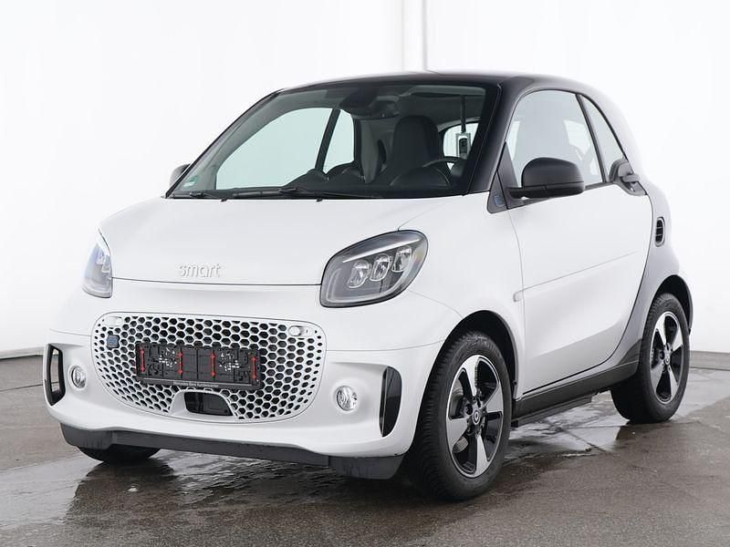 Weiß Gebraucht 2024 Smart ForTwo Electric Drive Passion Coupé | 18.950 € (Teuer) - Bild 1/4