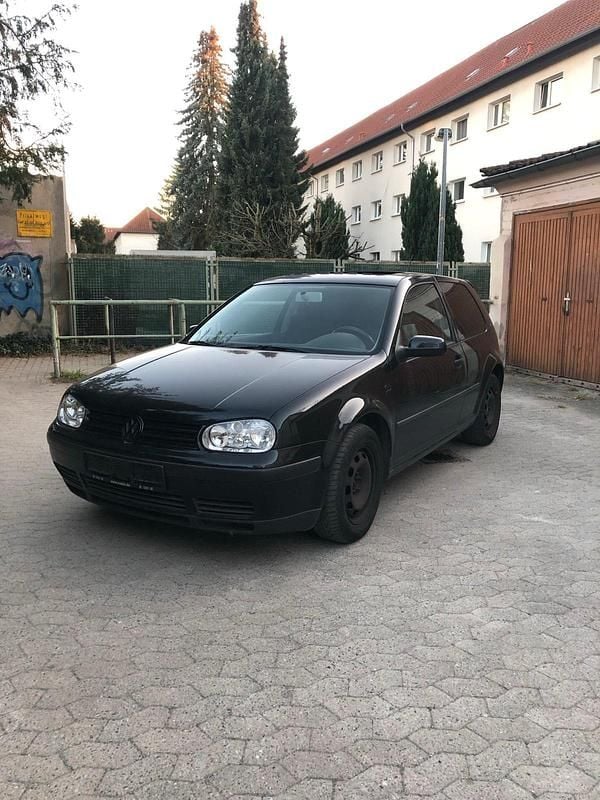 Schwarz Gebraucht 2000 VW Golf IV Kleinwagen | 650 € (Superpreis) - Bild 1/4