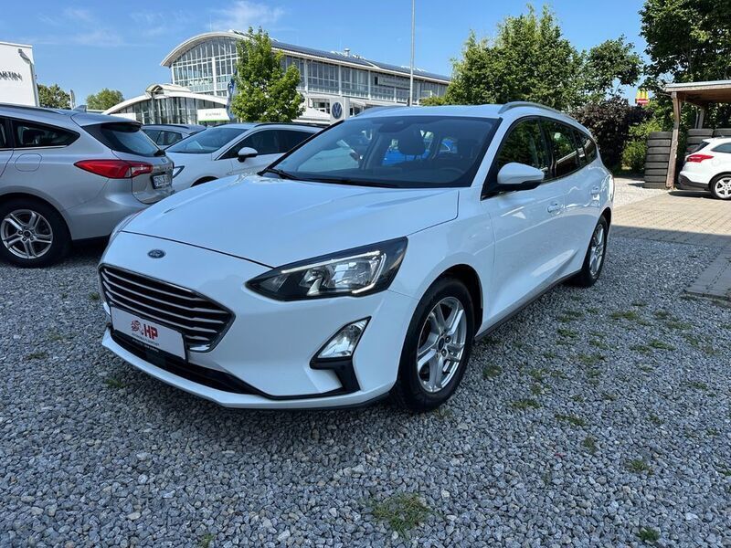Weiß Gebraucht 2020 Ford Focus Cool & Connect Limousine | 8.999 € (Fairer Preis) - Bild 1/4