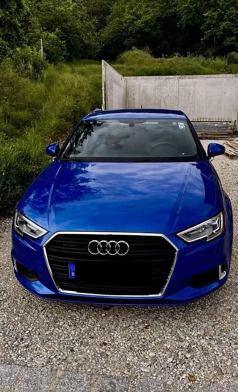 Gebraucht Audi A3 Sport 184 PS (135 kW) 2018 Blau Limousine