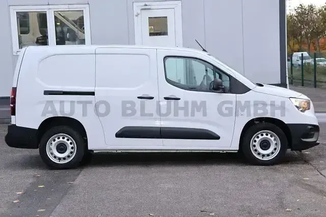 Gebraucht Opel Combo 102 PS (75 kW) 2022 Kaolinweiß Van / Kleinbus