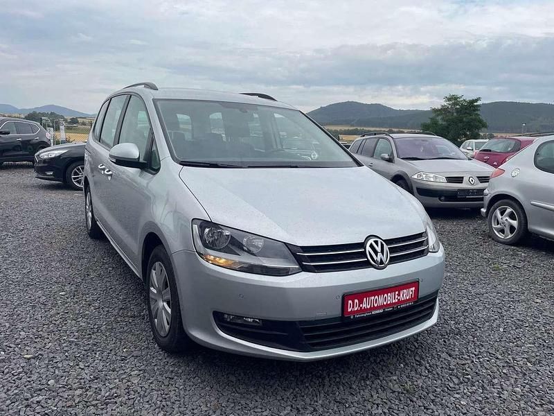 Reflexsilber metallic Gebraucht 2010 VW Sharan Trendline Van / Kleinbus | 10.799 € (Teuer) - Bild 1/4